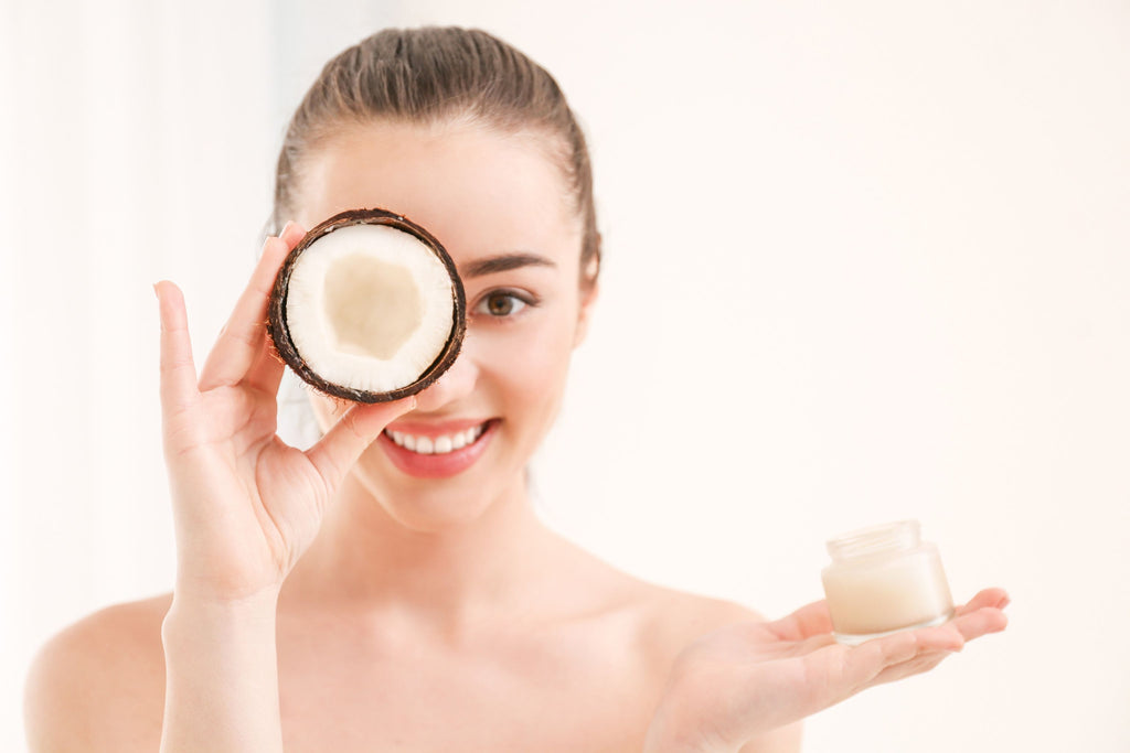 Coconut Oil: Top 3 benefits for your Skin